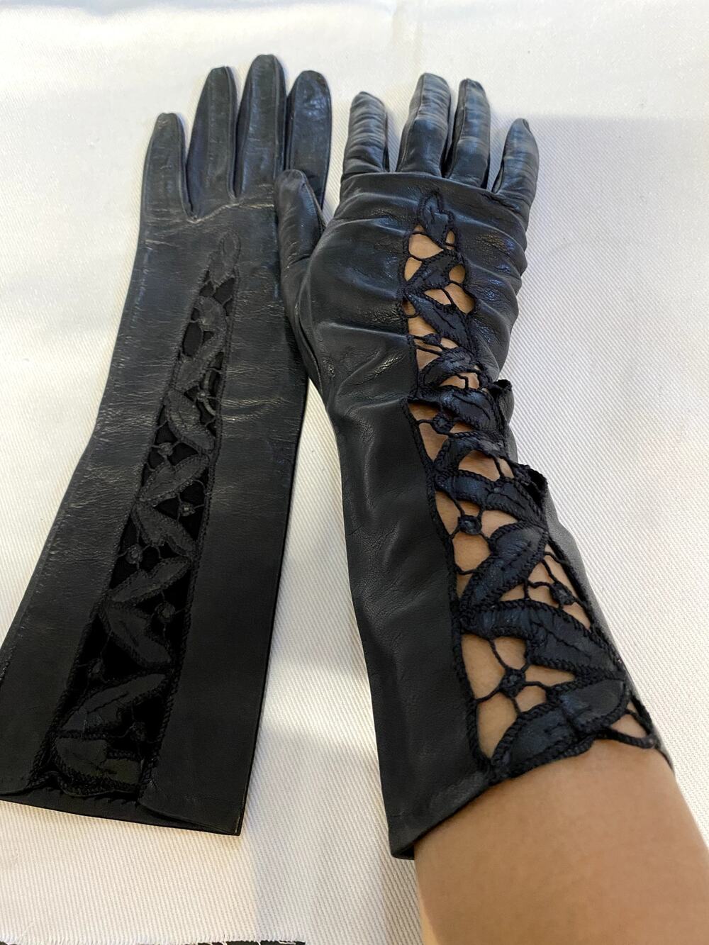 VINTAGE WOMENS LONG BLACK GLOVES SIZE S